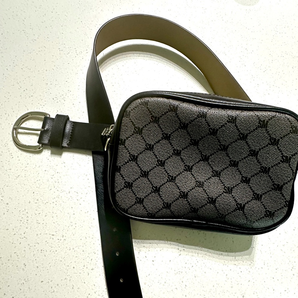 STEVE MADDEN fanny pack!